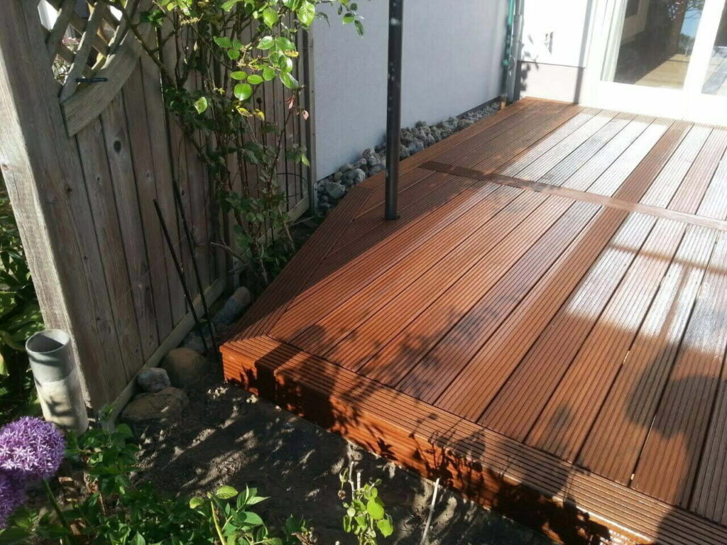 Holzterrasse Neubau von der Firma Terrassenprofi MV