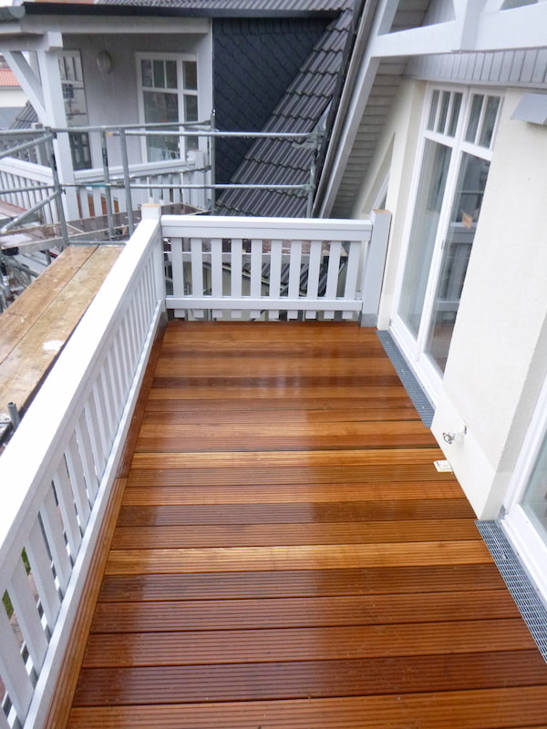 Balkon-Villa-Holz--Terrasse-Barbarossa