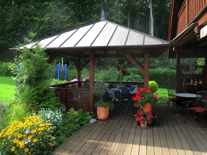 Komplettsanierung historischer Gebäude Pavillon aus Holz